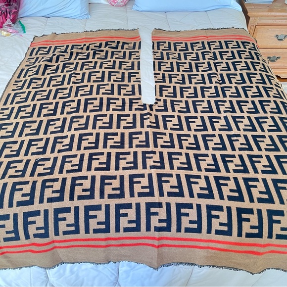 FF Shawl Poncho - Picture 6 of 8